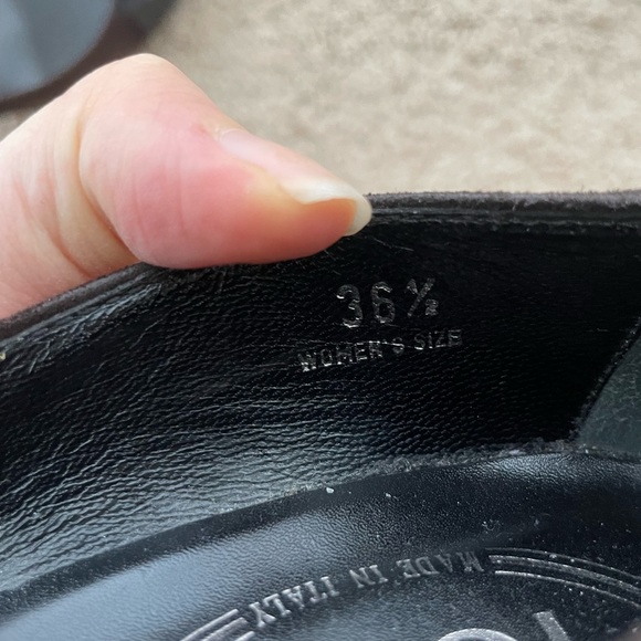 Tod’s Made in Italy Gommino Closed Toe Pumps/Heels - Picture 5 of 5